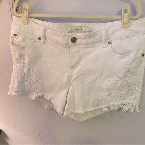 Torrid Midrise 16 white lace side shorts